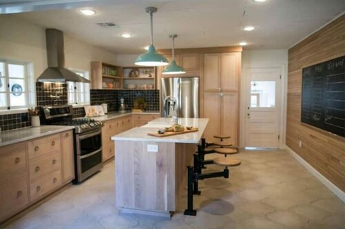 The Baby Blue Cottage - Fixer Upper, Season 3