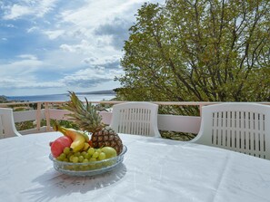 Outdoor dining - Apartment Jelena by Interhome (Karlobag)