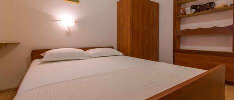 2 عدّة غرف نوم وخدمة الإنترنت