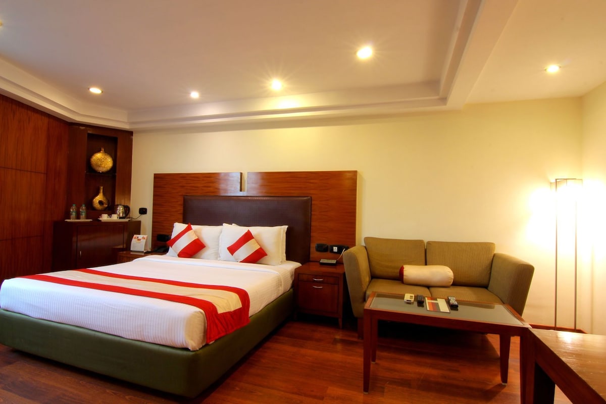 In-room safe, desk, laptop workspace, blackout drapes