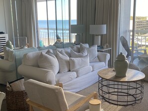 Älytelevisio, DVD-soitin, kirjoja