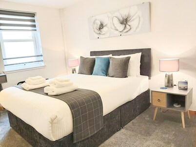 Inverness City Centre Apartment with Elevator