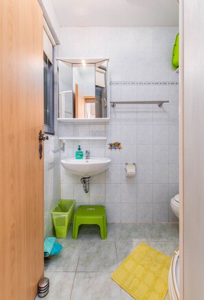Shower, towels