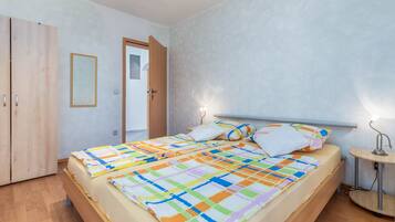 1 bedroom, WiFi, bed sheets