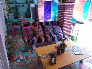 Lobby sitting area - Hostal Nikte - Hostel (San Cristóbal de las Casas)
