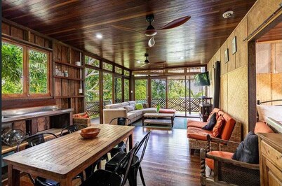 1770 Tree House Rustic Holiday Home