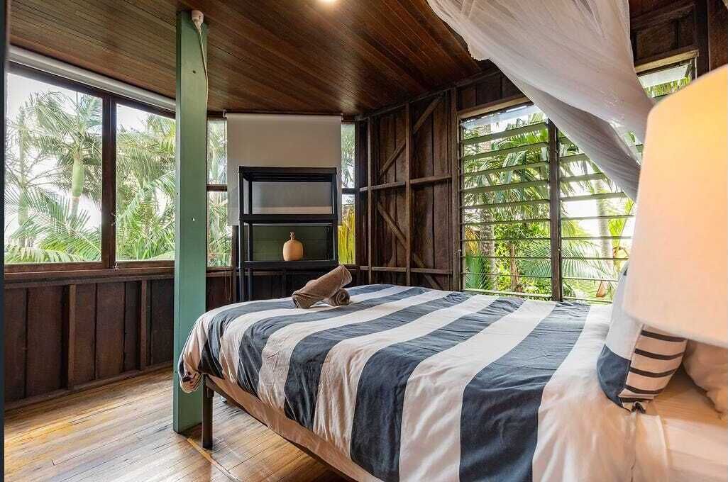 3 bedrooms, iron/ironing board, bed sheets