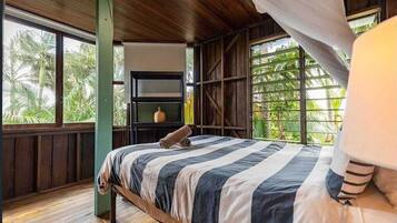 3 bedrooms, iron/ironing board, bed sheets