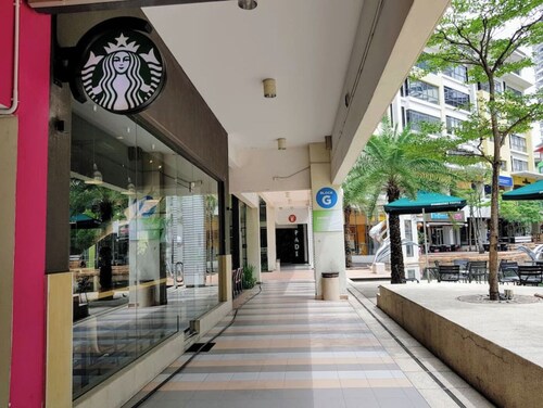 Setiawalk Puchong near SUNWAY / LRT for 8 Pax 2 Bedroom