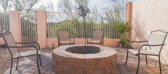 Gold Canyon Getaway - 4 bed House with Heated Pool and Stunning Mountain Vistas