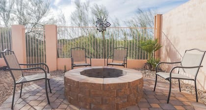 Nuevo listado - Gold Canyon Home con piscina climatizada e impresionantes vistas a la montaña