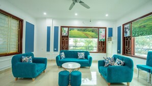 Lobby sitting area - Rose Hotel (Ninh Binh)