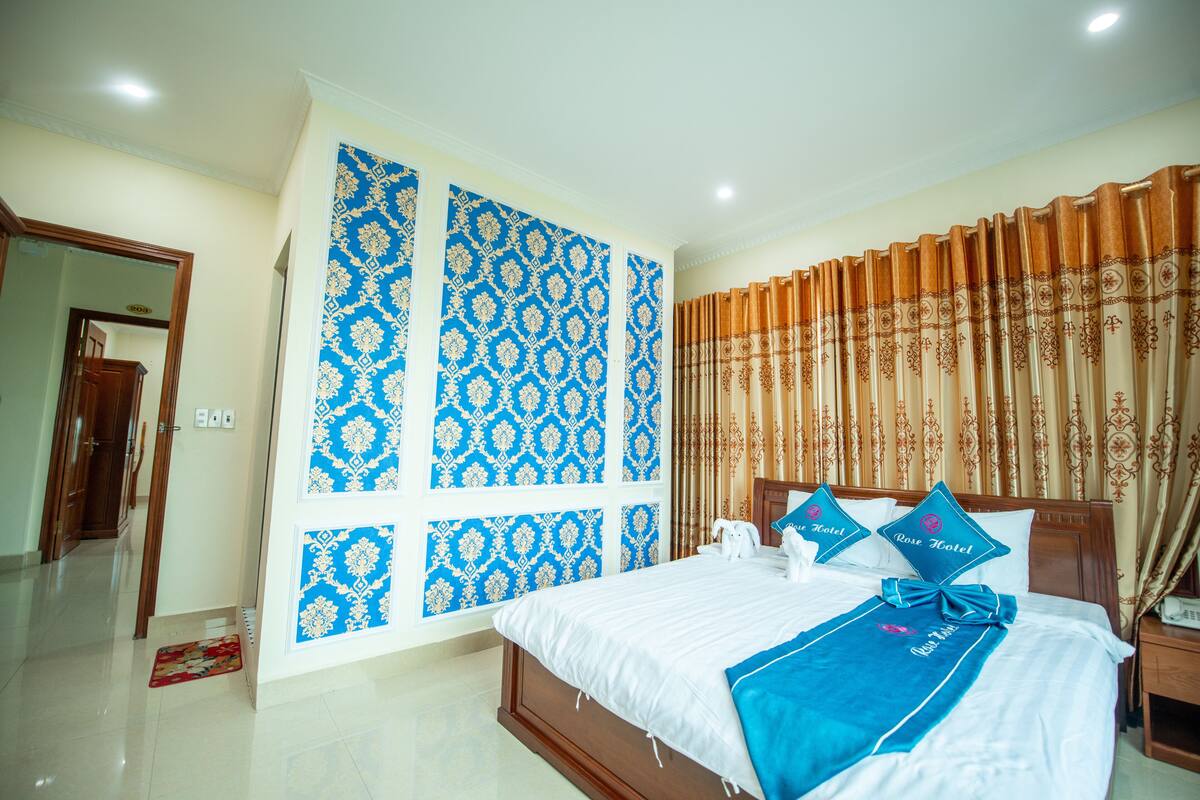 Deluxe Double Room | Minibar, desk, WiFi (free)