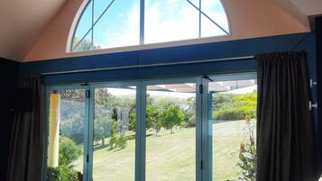 BĂŒgeleisen/BĂŒgelbrett, kostenloses WLAN, BettwĂ€sche