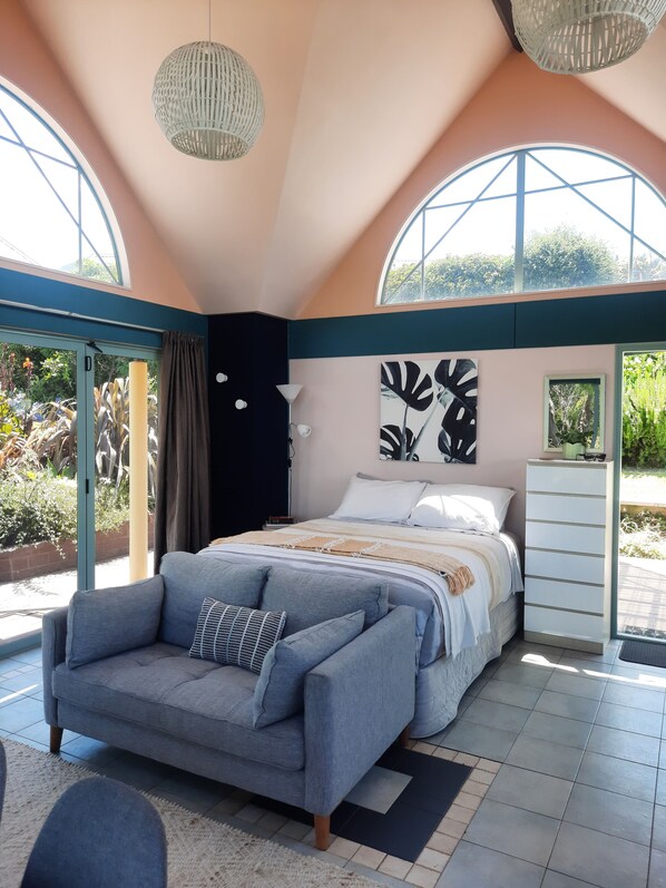 Iron/ironing board, free WiFi, bed sheets