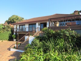 Casa familiar, 5 habitaciones, vistas al mar, en la zona del jardín | Ropa de cama de alta calidad, caja fuerte, decoración individual