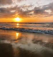 靠近海滩、间海滩酒吧