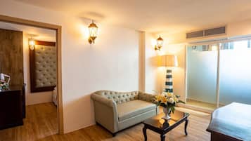 Una televisión de pantalla plana