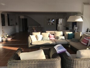 Fernseher, Kamin