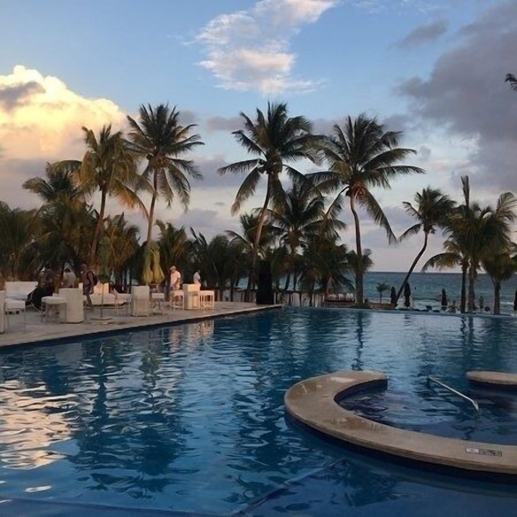 حمّام سباحة خارجي