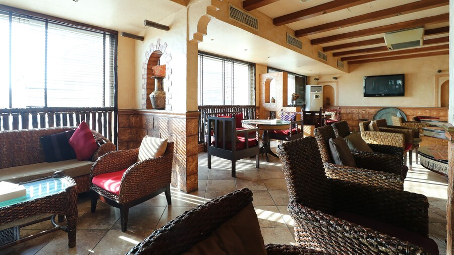 OYO 112 Semiramis Hotel