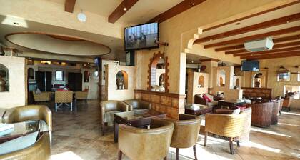 OYO 112 Semiramis Hotel
