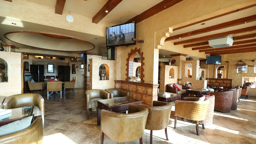 OYO 112 Semiramis Hotel