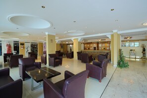 Lobby sitting area - OYO 112 Semiramis Hotel (Manama)