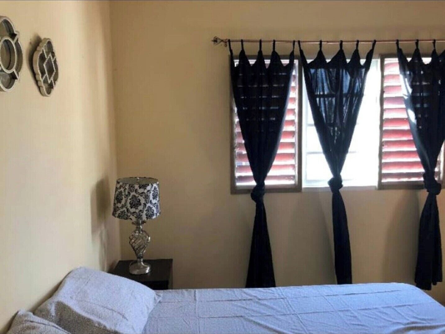 3 bedrooms, iron/ironing board, WiFi (free), bed sheets