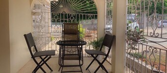 Apartamento de 2 dormitorios y un baño.