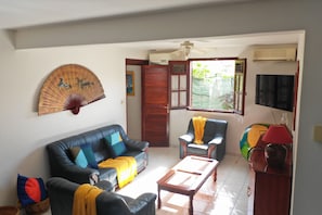 テレビ、卓球台