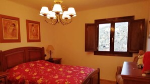4 Schlafzimmer, Schreibtisch, kostenloses WLAN, Bettwäsche