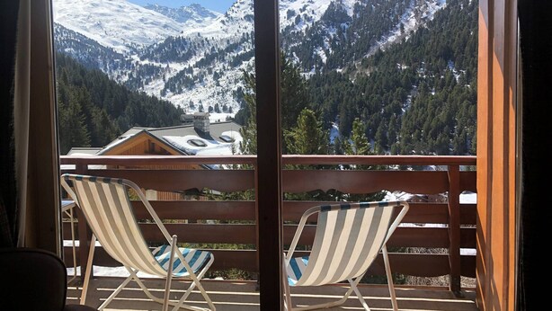 Property grounds - Méribel apartment perfect for skiers with balcony and parking (Méribel)