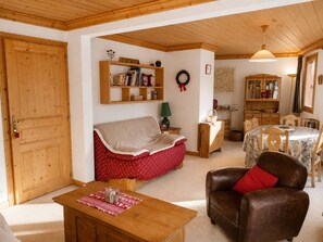 TV - Méribel apartment perfect for skiers with balcony and parking (Méribel)