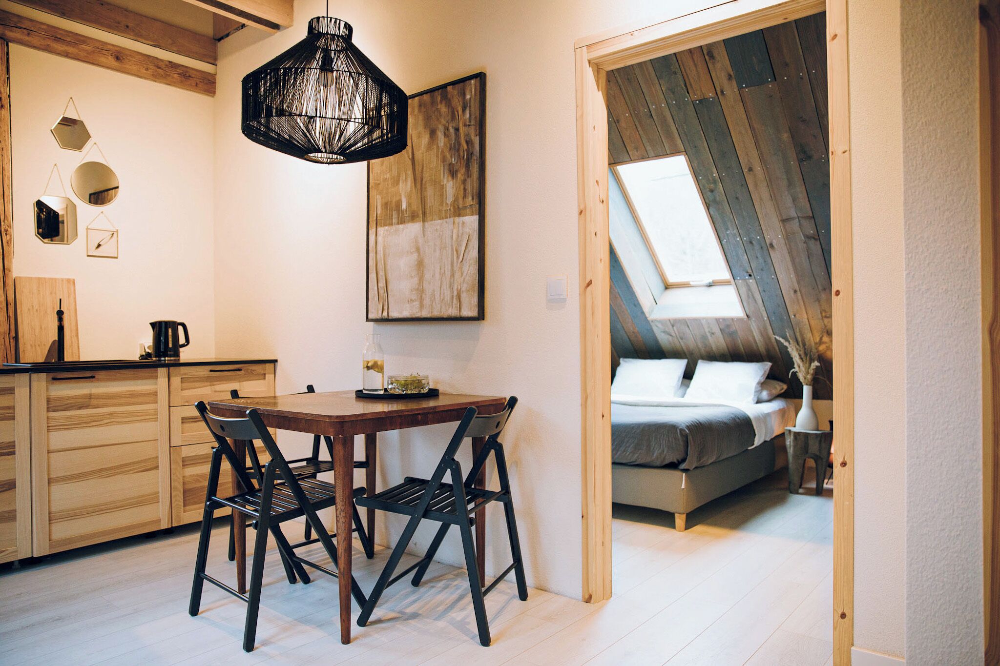 Deluxe Suite | Individually decorated, individually furnished, laptop workspace