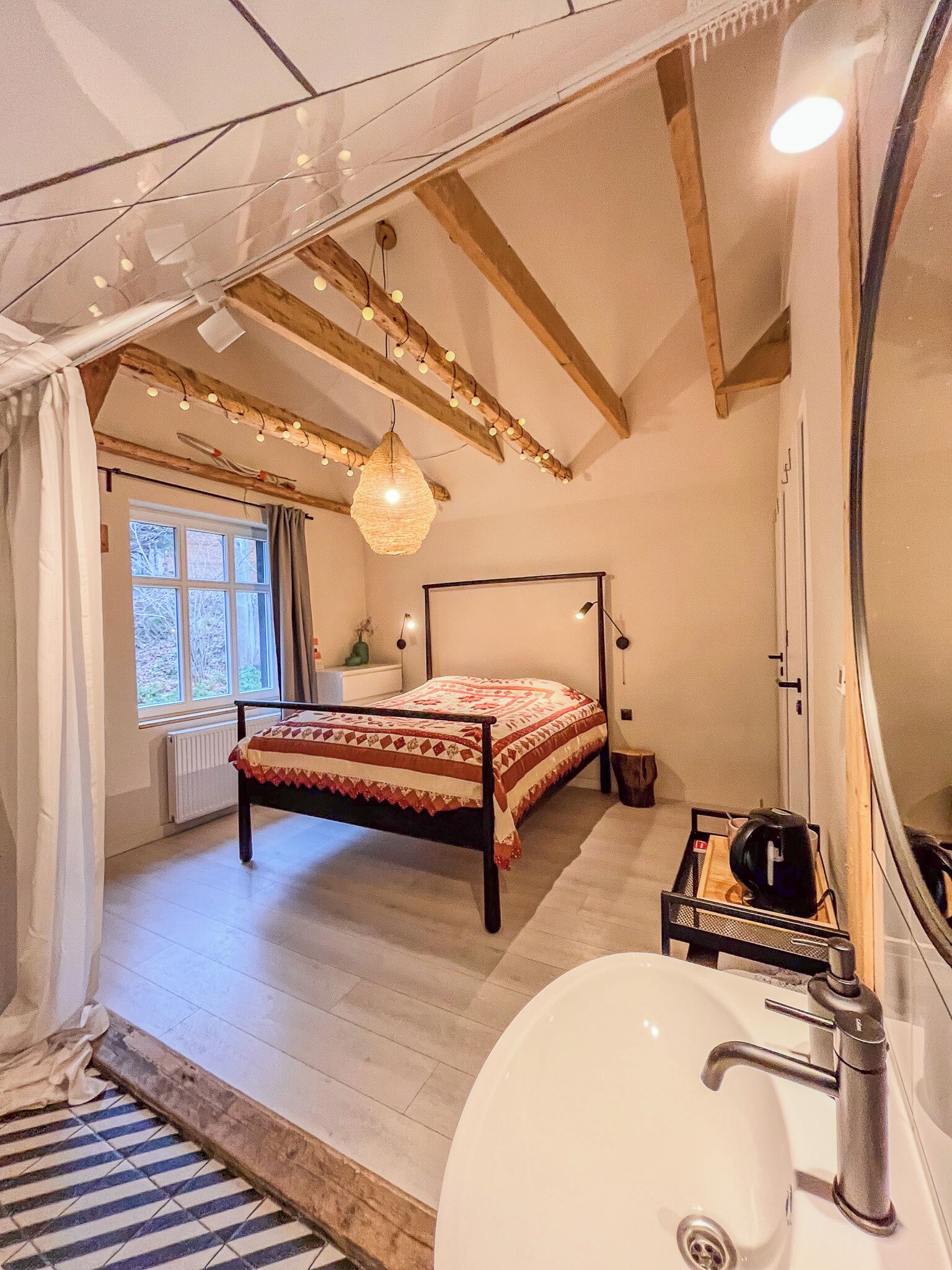 Basic Room | Individually decorated, individually furnished, laptop workspace