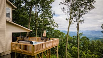 Tina de hidromasaje al aire libre