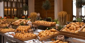 Daily buffet breakfast for a fee - Grand Cosmopolitan Hotel (Dubai)