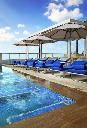 Grand Cosmopolitan Hotel