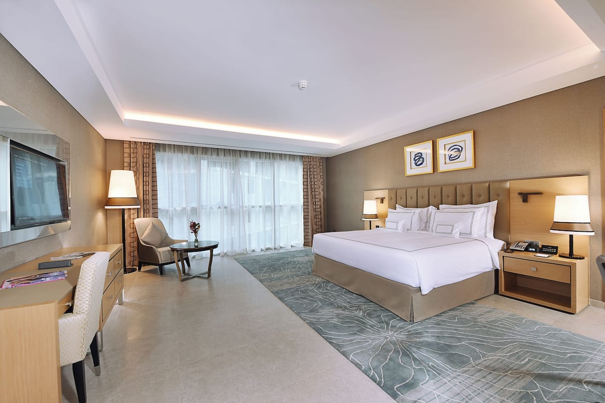 Grand 1-bedroom Suite - Complimentary Luxury Transfers to Jumeirah Beach and Mall of Emirates | 1 bedroom, premium bedding, minibar, in-room safe