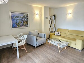 TV - Apartment Lychee - Golden Star Javea close to Arenal beach. (Xàbia)