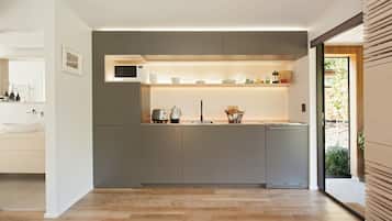 Jääkaappi, mikroaaltouuni, uuni, astianpesukone