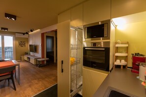 Fridge, microwave, oven, dishwasher
