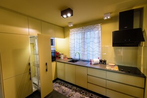 Fridge, microwave, oven, dishwasher