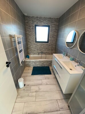Bathtub, hair dryer, towels
