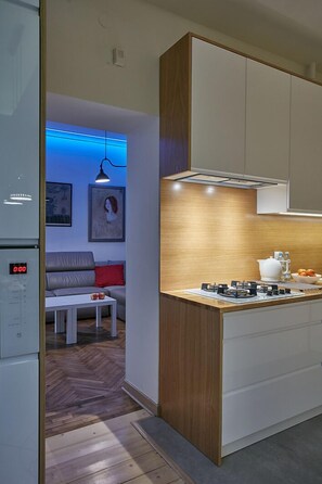 Refrigerador, microondas, parrilla de estufa y lavavajillas 