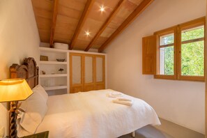 6 bedrooms, in-room safe, iron/ironing board, free WiFi