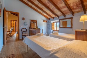 6 chambres, coffres-forts dans les chambres, fer et planche Ă repasser