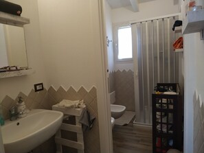 Bathroom - Intimate one bedroom apartment in Murta Maria (Murta Maria)
