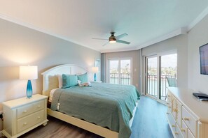 2 bedrooms, iron/ironing board, free WiFi - Stunning Decor, Outstanding Views, Private, On the Beach, Pool, Tennis, Hot Tub, Parking, & Gated. (Treasure Island)